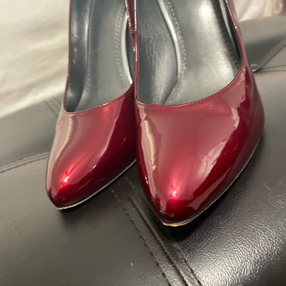 This are a beautiful heals used but in a good condition . - Picture 2 of 5